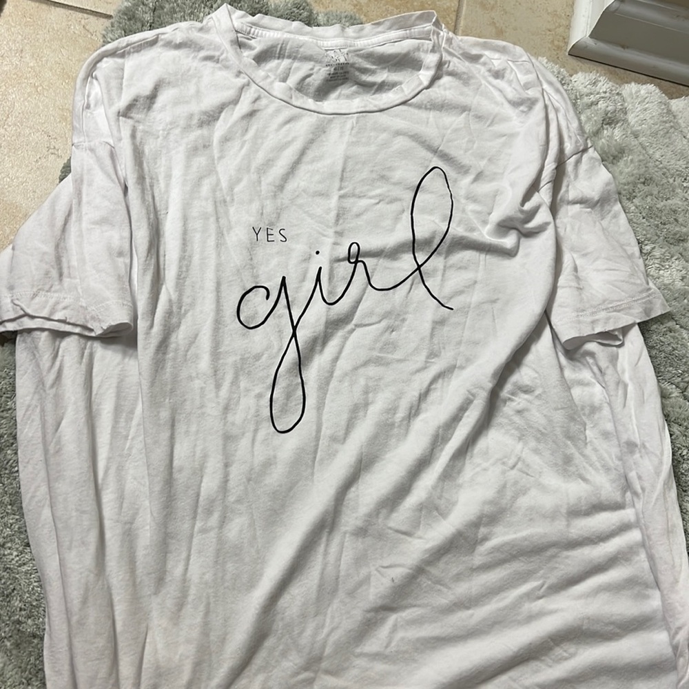American Eagle yes girl graphic tee distressed